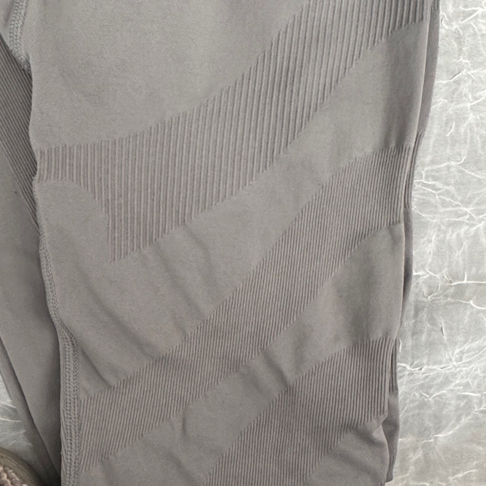 Kamo Fitness Women's Gray Leggings — image 3 of 3